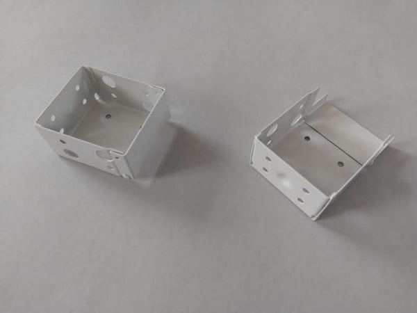 Universal Steel Powder Coated Side Brackets for 50mm x 58mm Wood and Metal Venetian Blinds - Pack of 50 - www.mydecorstore.co.uk